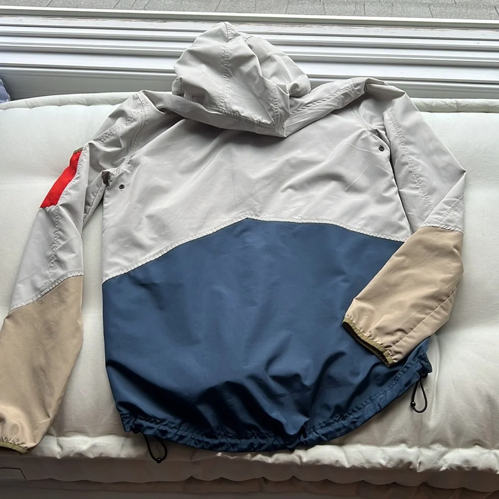 Without Walls light windbreaker, size XS (runs large), pocket on arm - Picture 4 of 7